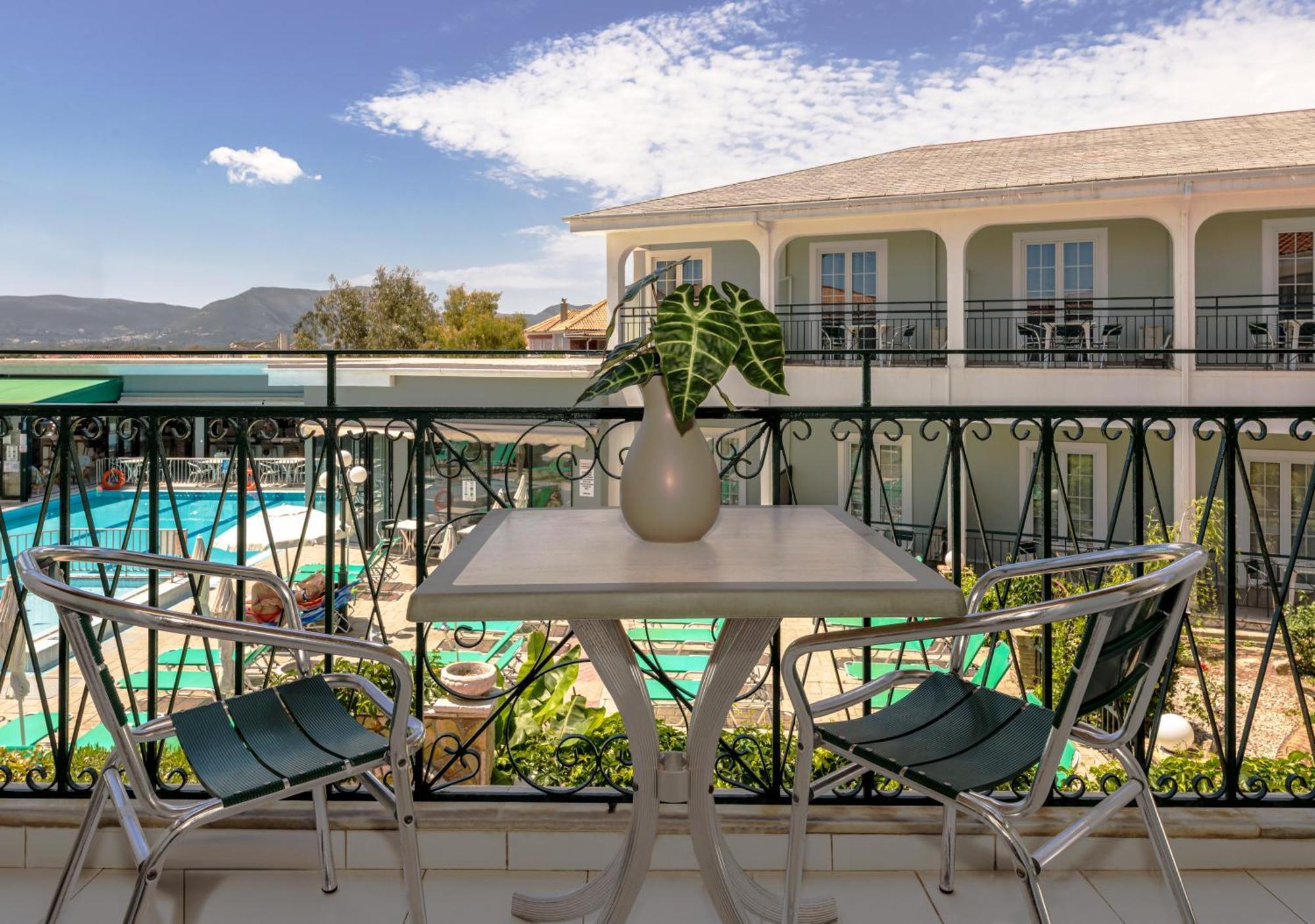 Sofia'S Hotel Kalamaki  Bagian luar foto